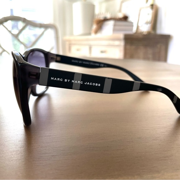 Marc By Marc Jacobs Sunglassess - Picture 3 of 3